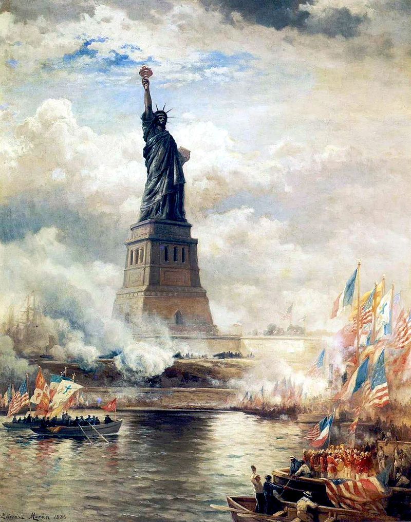 صورة توضح تمثال الحرية المطل على خليج نيويورك بالولايات المتحدة الأمريكية