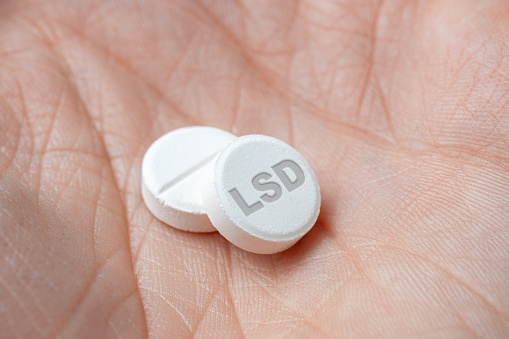 ثنائي إيثيل أميد حمض الليسرجيك (LSD)